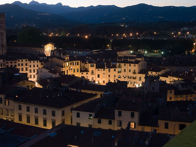 Nacht in Lucca